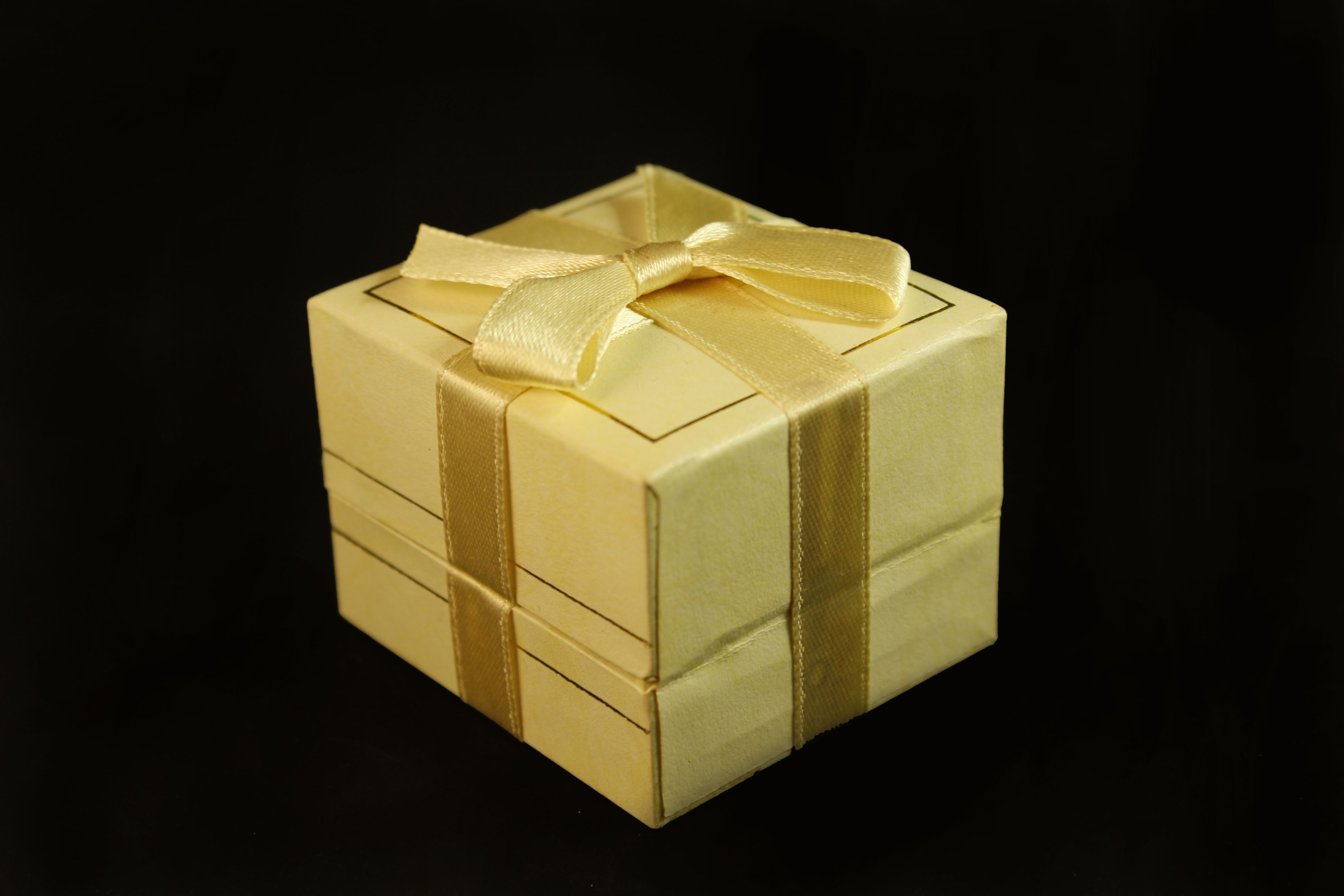 box-3063156 (1)